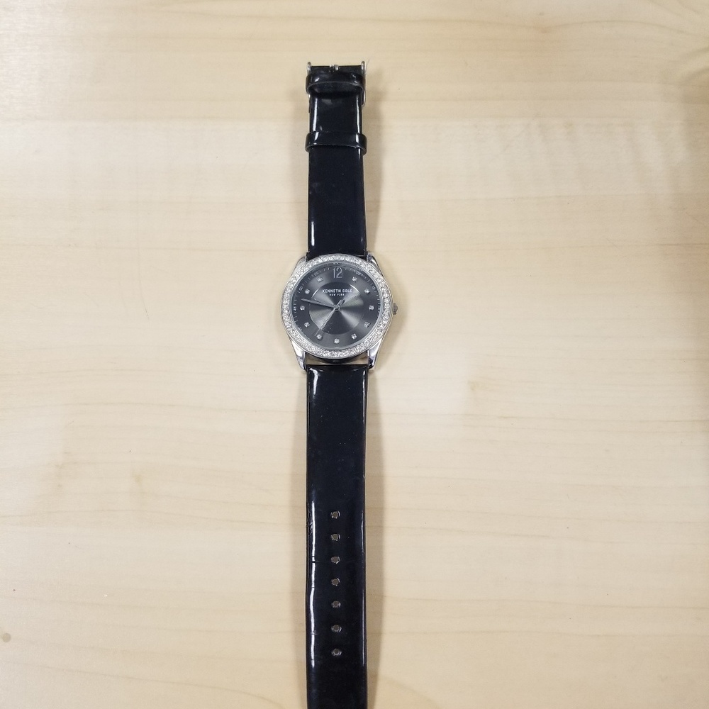 Kenneth Cole Watch - Picture 2 of 2